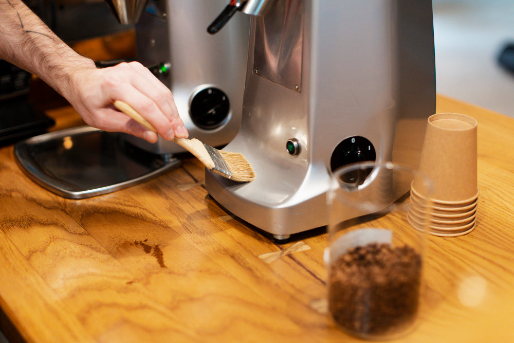 How to Easily and Efficiently Clean Your Coffee Maker at Home